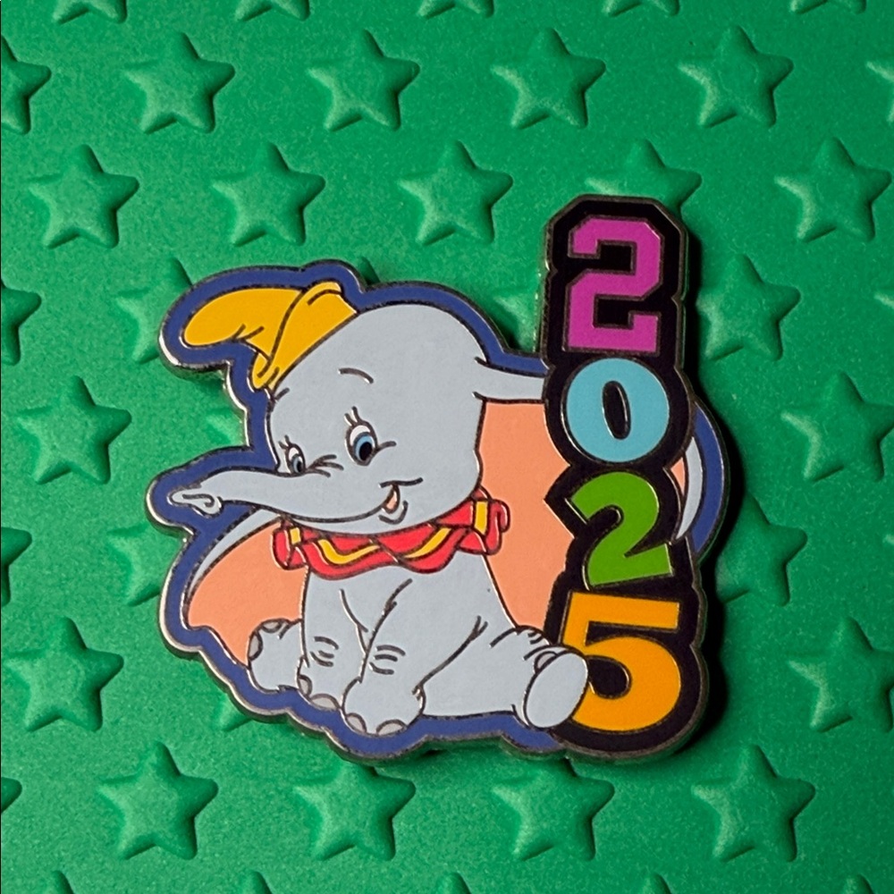 Disney Dumbo 2025 Mystery Pin